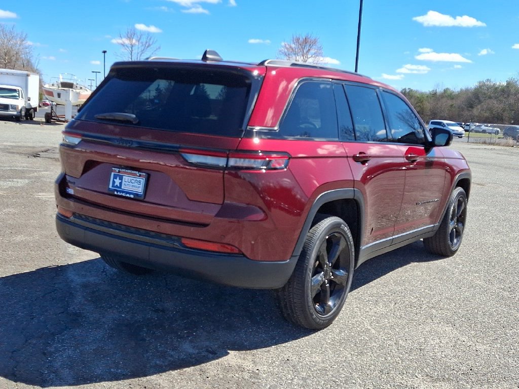 Used 2023 Jeep Grand Cherokee Altitude AWD/4WD image 11