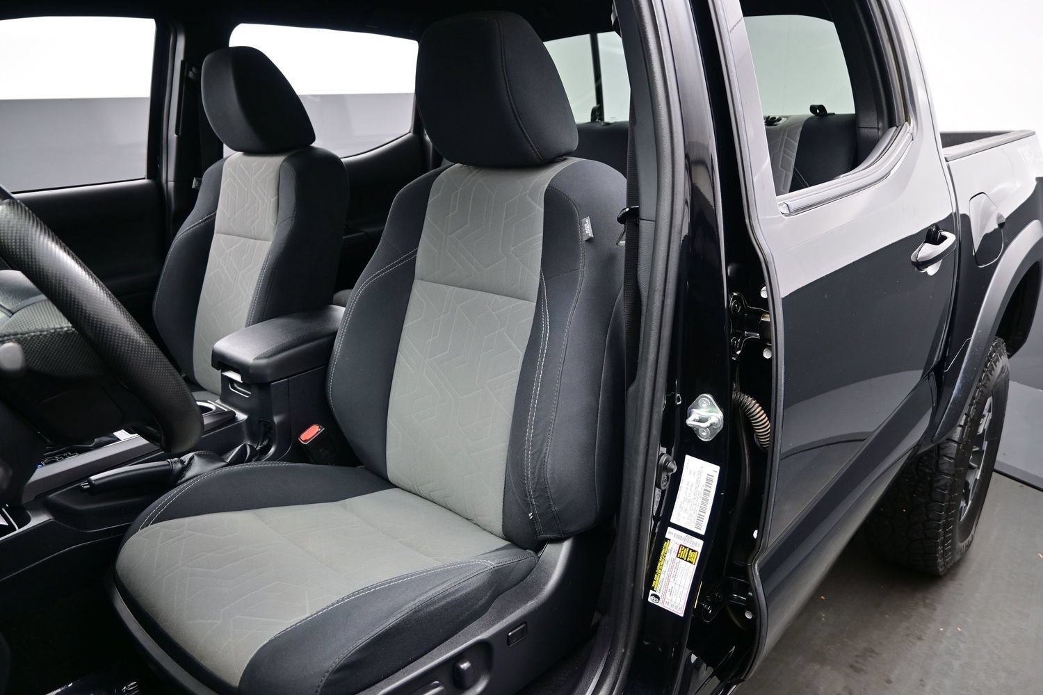Used 2020 Toyota Tacoma TRD Off-Road w/ Technology Package AWD/4WD image 12