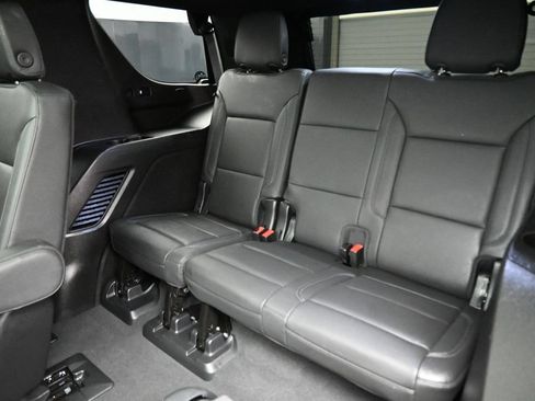 Used 2022 Chevrolet Tahoe Z71 w/ Luxury Package AWD/4WD image 28