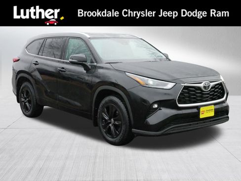 Used 2022 Toyota Highlander XLE image 1