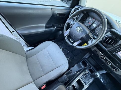 Used 2016 Toyota Tacoma SR image 10