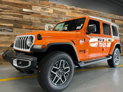 New 2026 Jeep Wrangler Unlimited Sahara w/ Whitecap Package AWD/4WD image 11