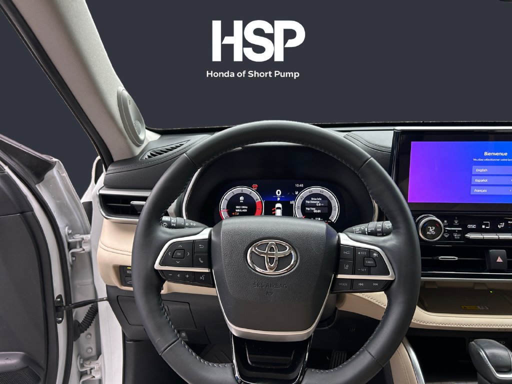 Used 2023 Toyota Highlander Platinum FWD image 12