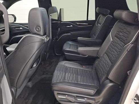 Used 2022 Cadillac Escalade ESV Sport Platinum w/ LPO, ONYX Package image 10