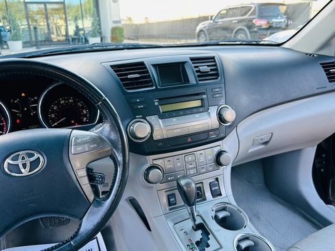 Used 2010 Toyota Highlander SE image 13