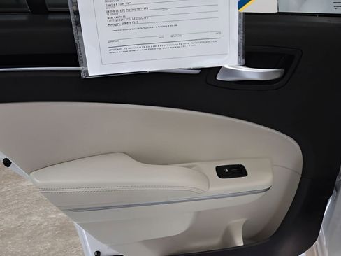 Used 2023 Chrysler 300 Touring w/ Sport Appearance Package image 26