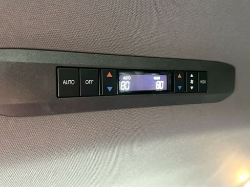 Used 2024 Toyota Sienna XSE FWD image 26