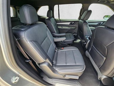 Used 2025 Buick Enclave Preferred FWD image 21