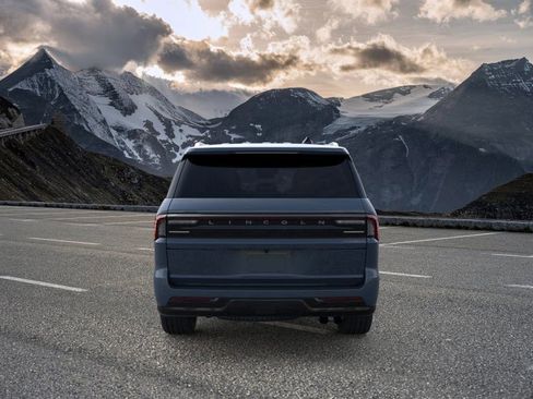 New 2026 Lincoln Navigator Reserve image 5