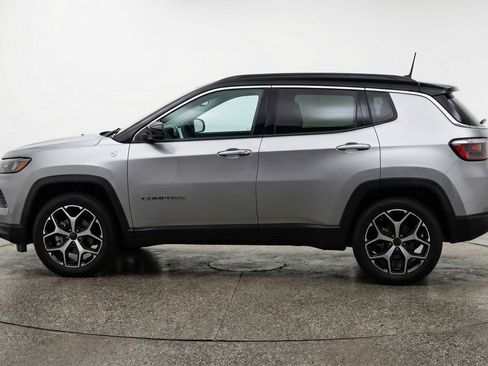 Used 2025 Jeep Compass Limited image 3