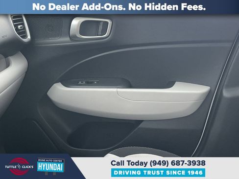 Certified 2025 Hyundai Venue SEL image 21
