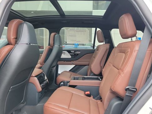 New 2026 Lincoln Aviator Reserve AWD/4WD image 14