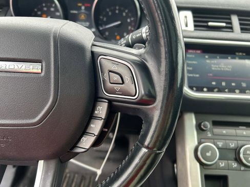 Used 2017 Land Rover Range Rover Evoque SE Premium image 27