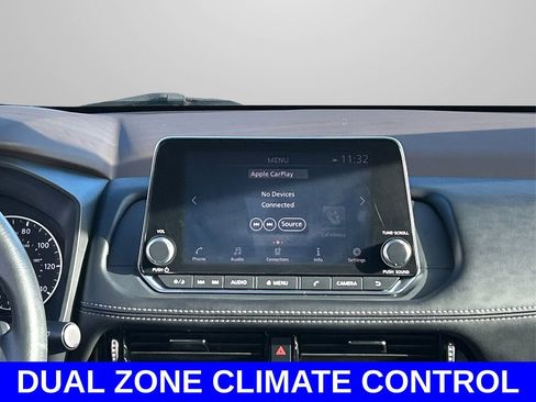 Used 2022 Nissan Rogue SV image 16