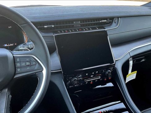 New 2025 Jeep Grand Cherokee Limited w/ Luxury Tech Group II image 6