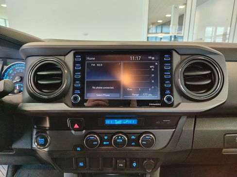 Used 2021 Toyota Tacoma TRD Sport image 16