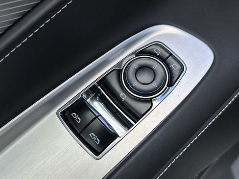 Used 2024 Chevrolet Corvette Stingray Premium Cpe w/ Body-Color Dual Roof Package image 18