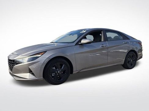 Used 2023 Hyundai Elantra SEL w/ Preferred Accessory Package image 5