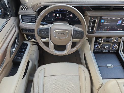 Used 2021 GMC Yukon Denali w/ Denali Ultimate Package image 12