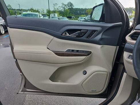 Used 2023 GMC Acadia Denali FWD image 33