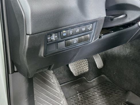 Used 2024 Toyota Tundra Limited AWD/4WD image 17