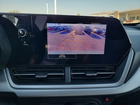 Used 2025 Chevrolet Trax LS w/ LS Convenience Package FWD image 16