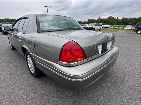 Used 2003 Ford Crown Victoria LX RWD image 13