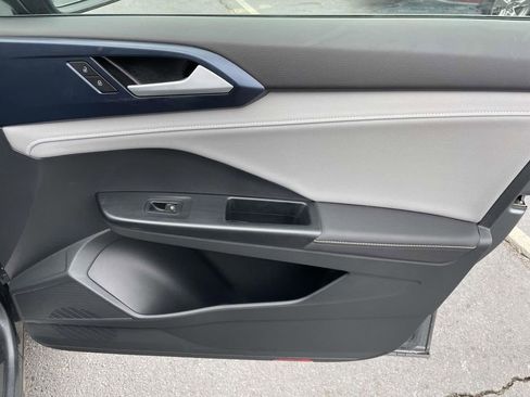 Used 2024 Volkswagen Taos SE image 45