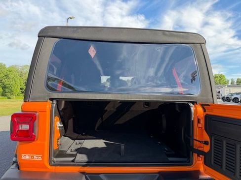 Certified 2025 Jeep Wrangler Unlimited Sahara AWD/4WD image 19