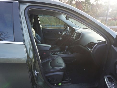 Used 2020 Jeep Cherokee Latitude Lux w/ Comfort/Convenience Group image 18