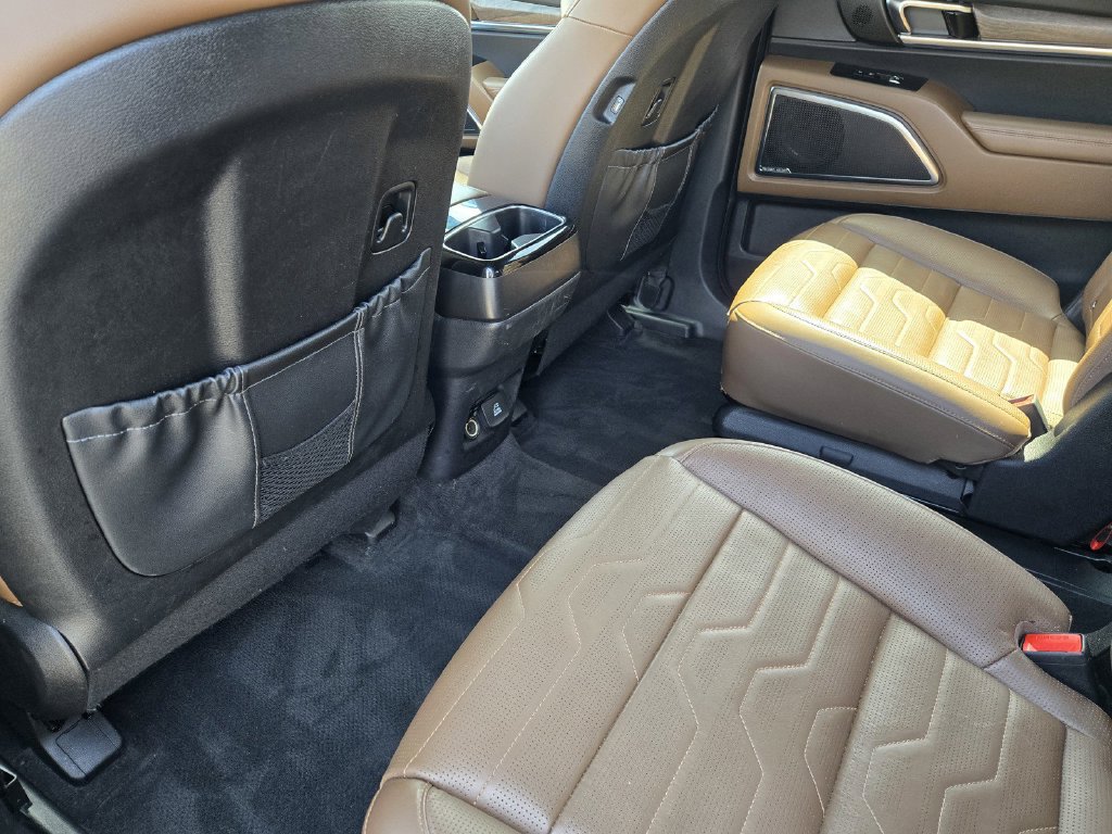 Used 2022 Kia Telluride SX w/ SX Prestige Package AWD/4WD image 11