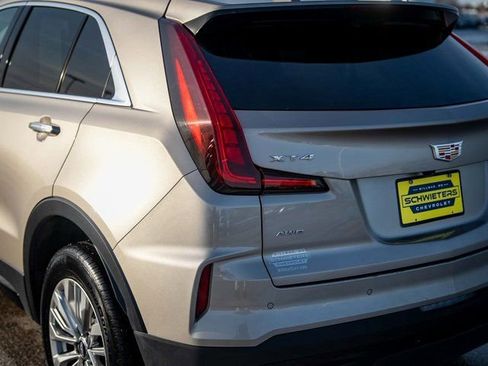 Used 2025 Cadillac XT4 Premium Luxury image 9