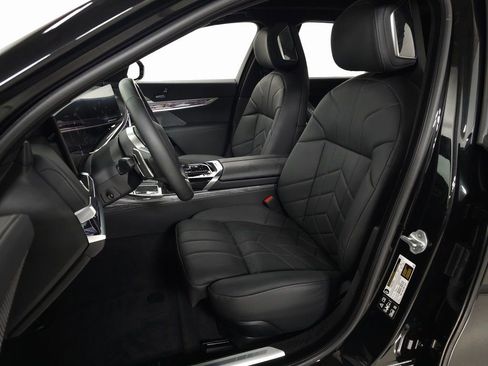 Used 2025 BMW 760i xDrive w/ Executive Package AWD/4WD image 18