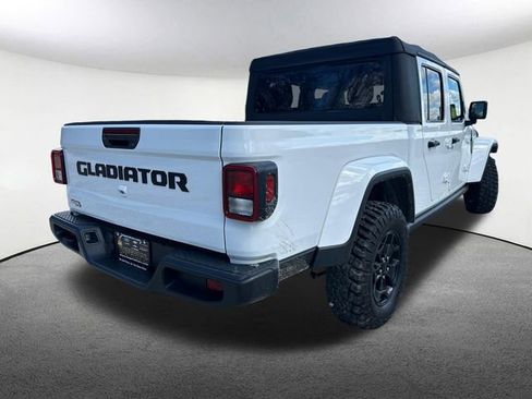 Used 2021 Jeep Gladiator Overland AWD/4WD image 13