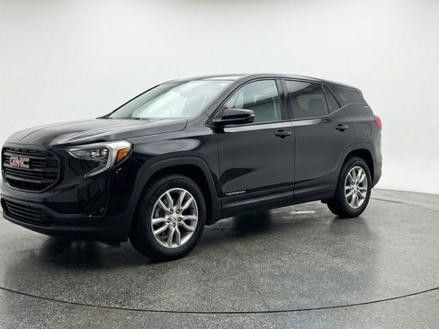 Used 2024 GMC Terrain SLT image 3