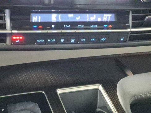 Certified 2024 Toyota Sienna XLE image 28