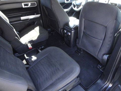 Used 2021 Ford Explorer XLT AWD/4WD image 14