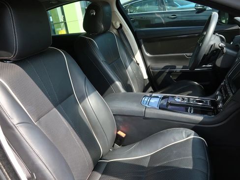 Used 2016 Jaguar XJ R-Sport image 26