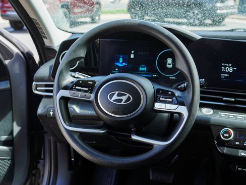 Used 2024 Hyundai Elantra SEL FWD image 31