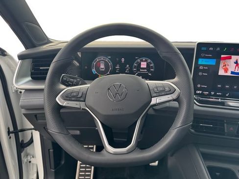 New 2026 Volkswagen Tiguan SE R-Line AWD/4WD image 17