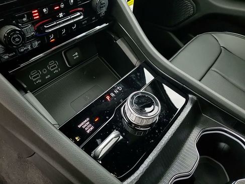 New 2025 Jeep Grand Cherokee Limited w/ Luxury Tech Group II image 33