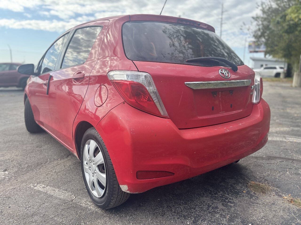 Used 2012 Toyota Yaris LE FWD image 3