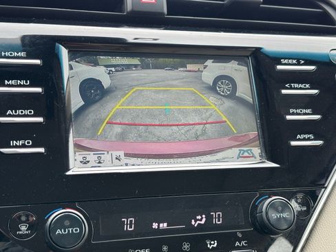 Used 2018 Toyota Camry XLE image 12