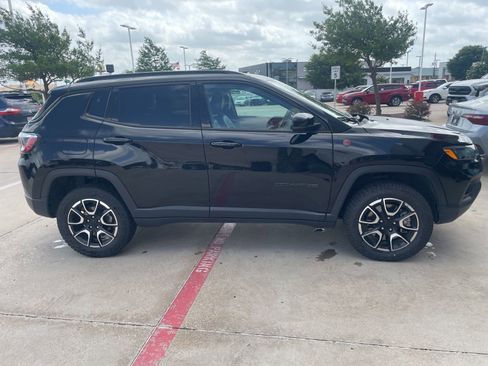 Used 2024 Jeep Compass Trailhawk AWD/4WD image 7