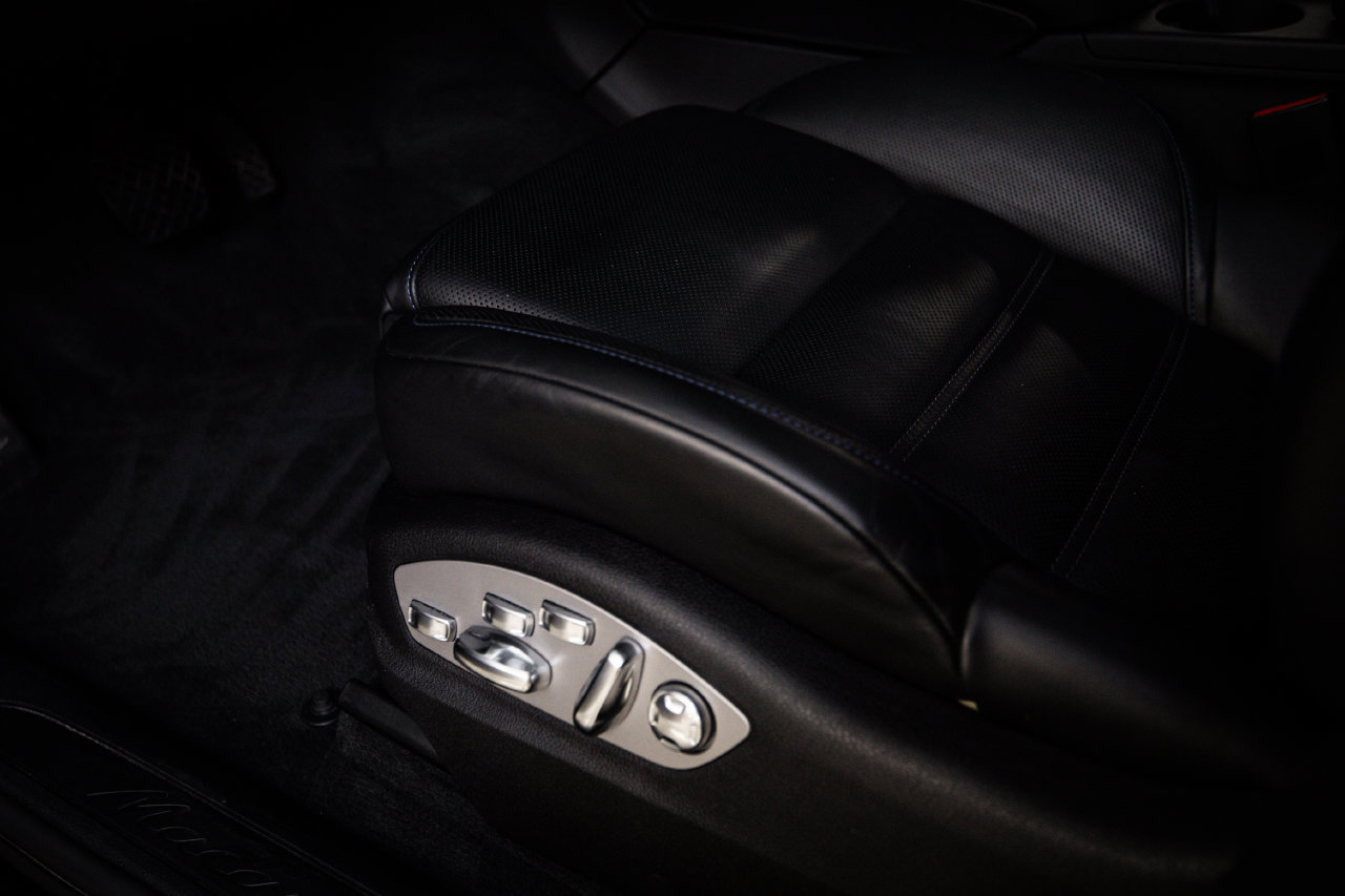 Certified 2025 Porsche Macan AWD/4WD image 14