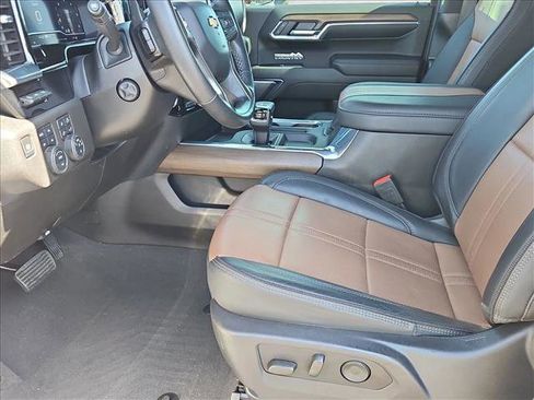Used 2024 Chevrolet Silverado 1500 High Country w/ Technology Package AWD/4WD image 16