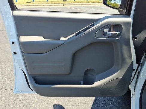 Used 2021 Nissan Frontier SV RWD image 8