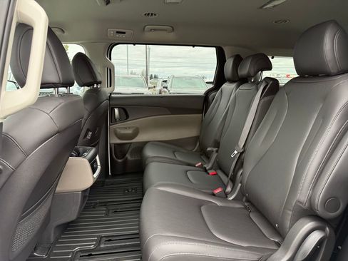 New 2026 Kia Carnival EX FWD image 16