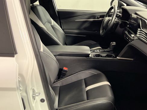 Used 2025 Toyota Camry SE image 28