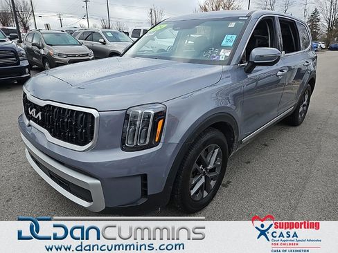 Used 2024 Kia Telluride LX image 1